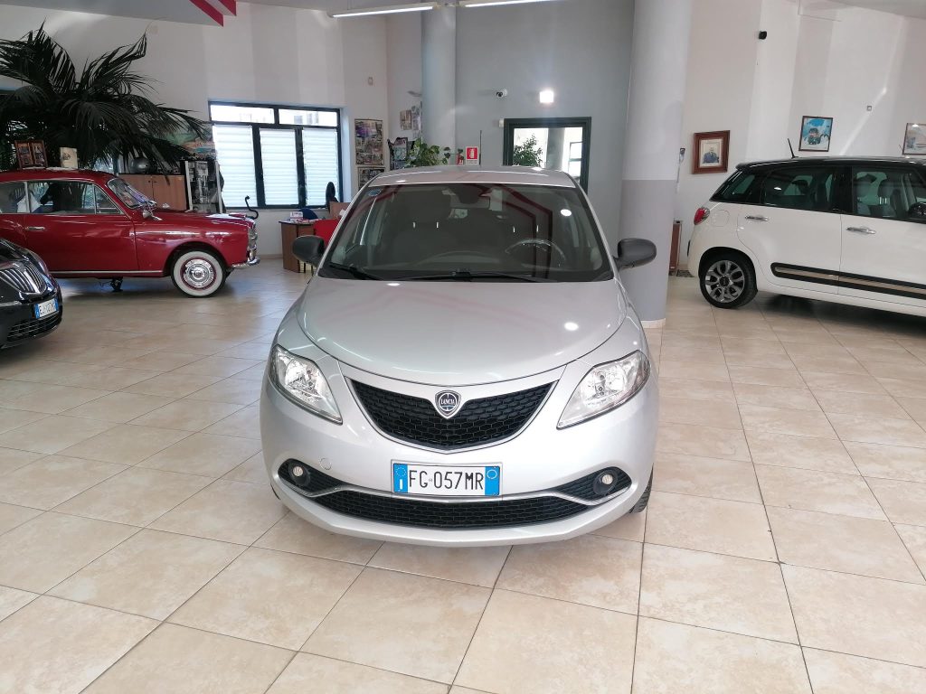 Lancia Ypsilon 1.2 69 CV 5 porte Silver - Neopatentati Ok