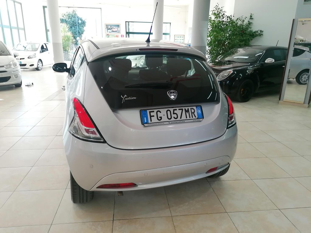 Lancia Ypsilon 1.2 69 CV 5 porte Silver - Neopatentati Ok