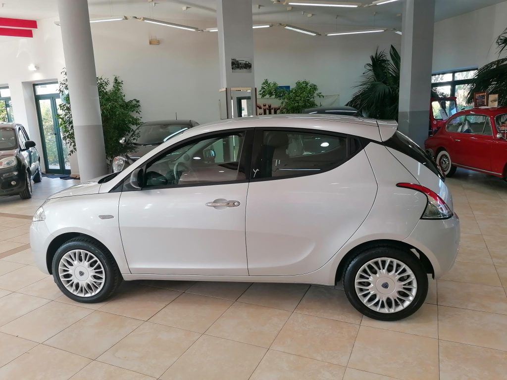 Lancia Ypsilon 1.2 69 CV 5 porte Silver - Neopatentati Ok