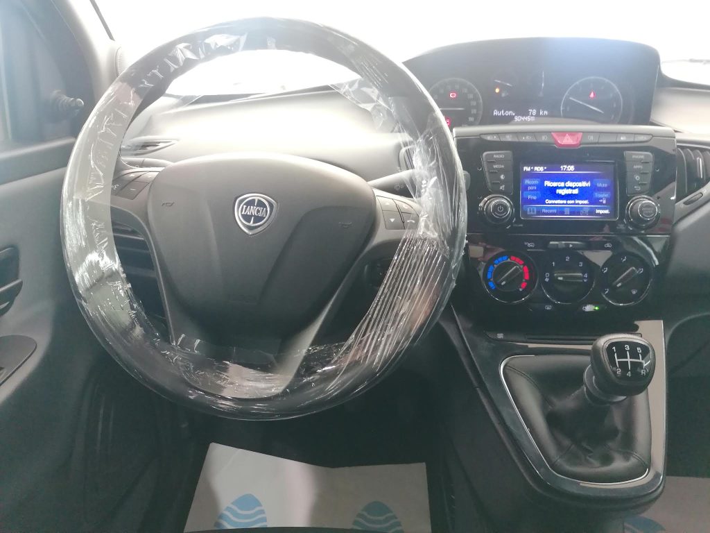 Lancia Ypsilon 1.2 69 CV 5 porte Silver - Neopatentati Ok