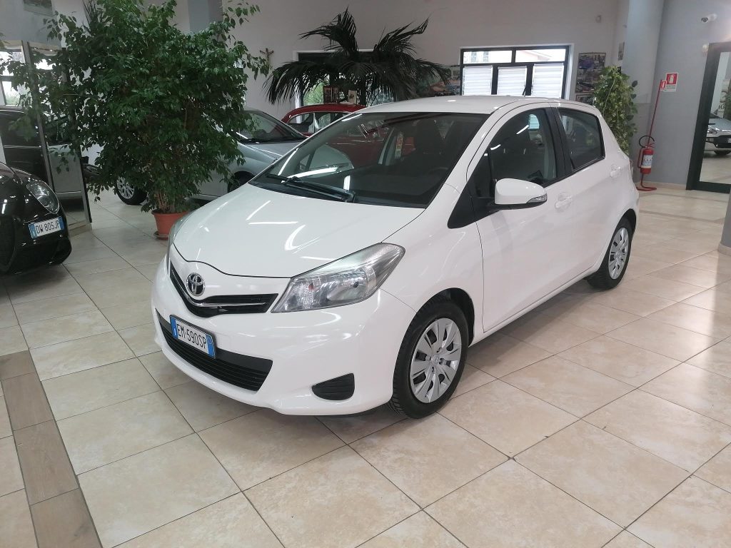 TOYOTA YARIS 1.0 BENZINA 5 PORTE (NEOPATENTATI)