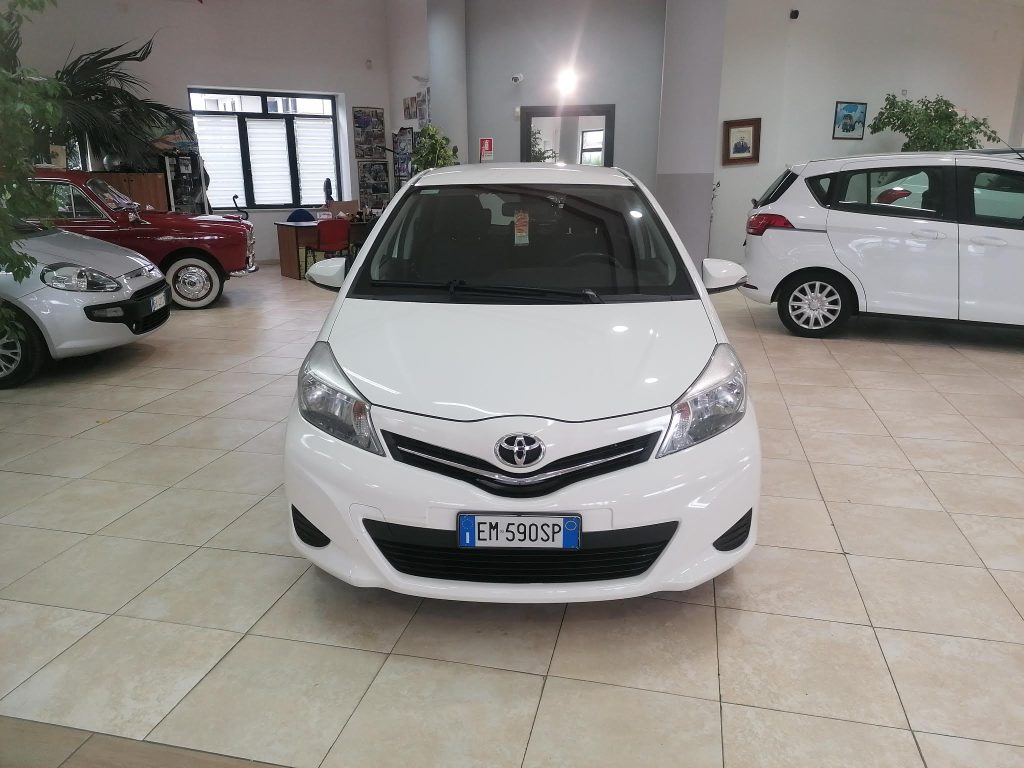 TOYOTA YARIS 1.0 BENZINA 5 PORTE (NEOPATENTATI)