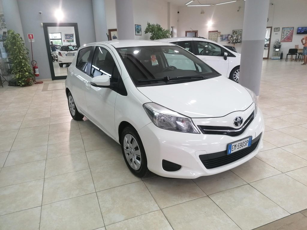 TOYOTA YARIS 1.0 BENZINA 5 PORTE (NEOPATENTATI)