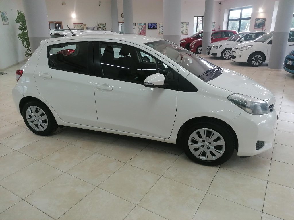 TOYOTA YARIS 1.0 BENZINA 5 PORTE (NEOPATENTATI)