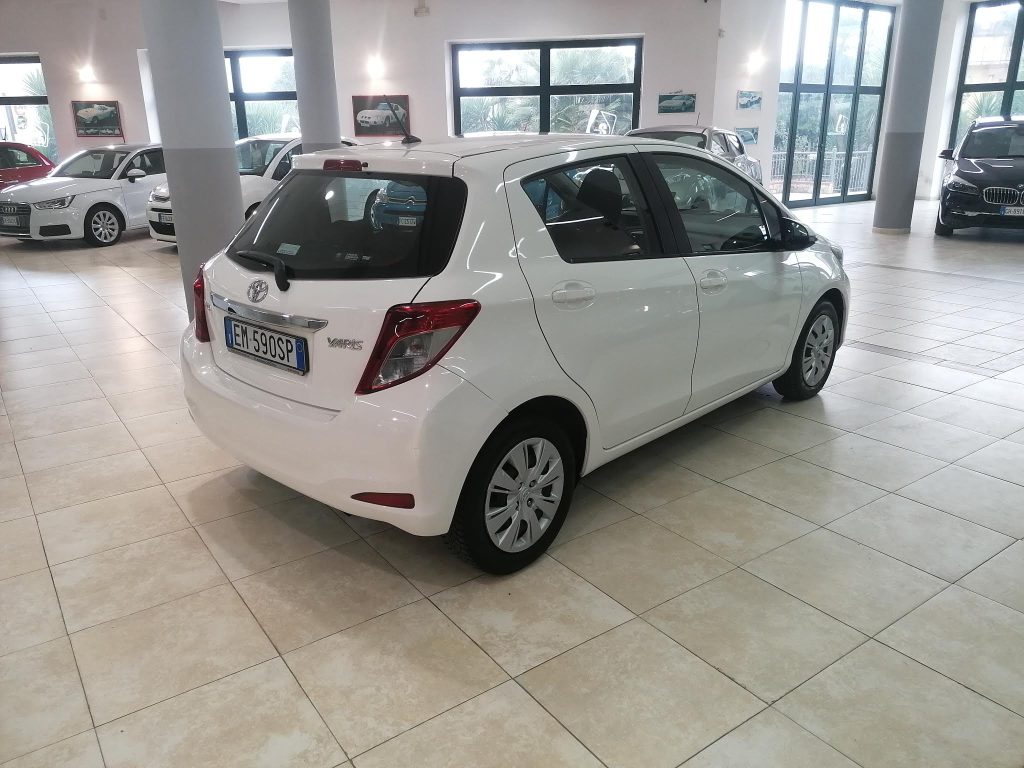 TOYOTA YARIS 1.0 BENZINA 5 PORTE (NEOPATENTATI)