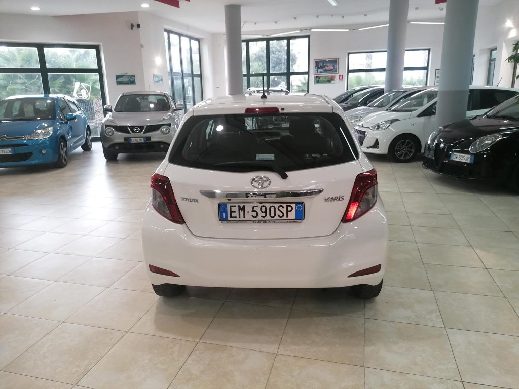 TOYOTA YARIS 1.0 BENZINA 5 PORTE (NEOPATENTATI)