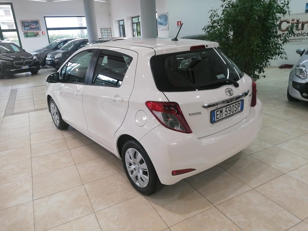 TOYOTA YARIS 1.0 BENZINA 5 PORTE (NEOPATENTATI)