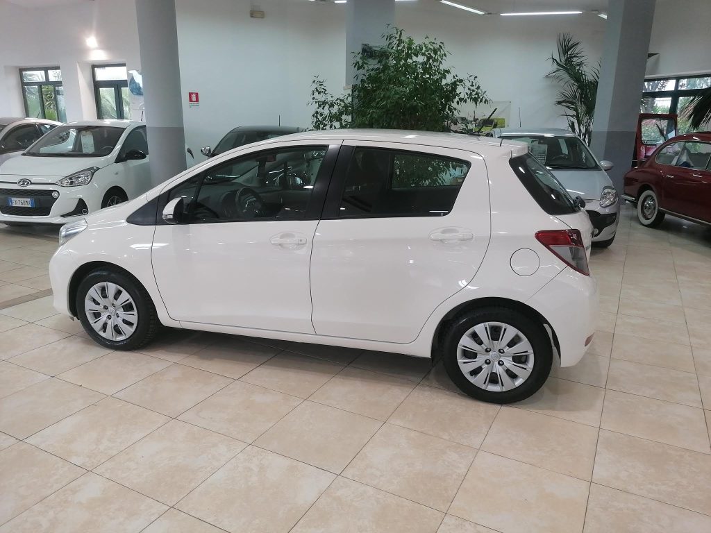 TOYOTA YARIS 1.0 BENZINA 5 PORTE (NEOPATENTATI)