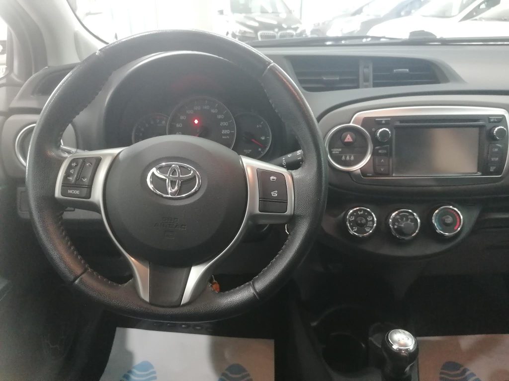 TOYOTA YARIS 1.0 BENZINA 5 PORTE (NEOPATENTATI)