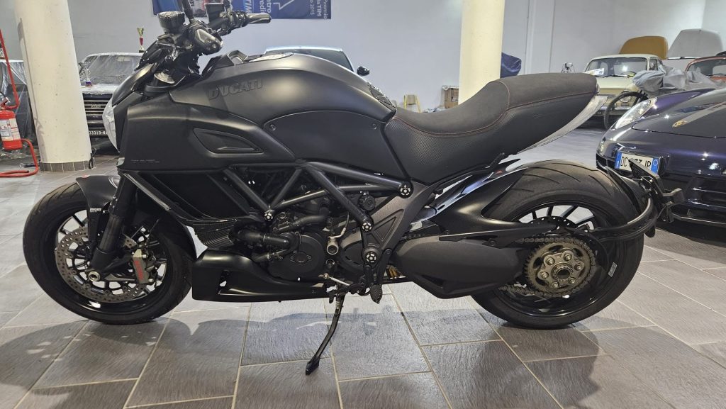 DUCATI DIAVEL 1.2 DARK