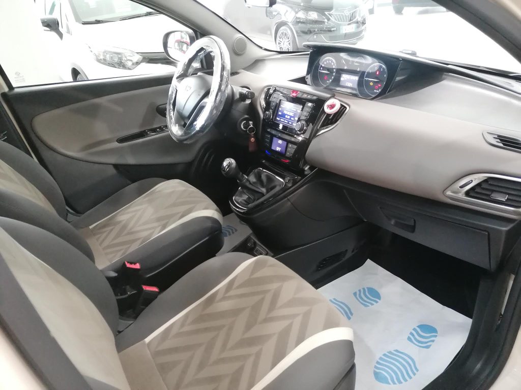 LANCIA YPSILON 1.3 MJT PLATINUM(OK NEOPATENTATI)